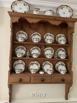 Vintage-Style Wall Mounted Pine Plate Rack